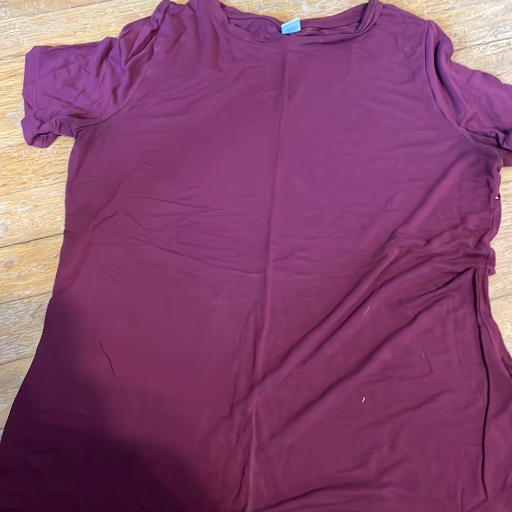 Stretchy red shirt